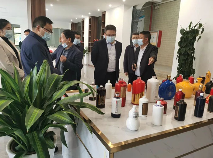 茅台集团党委委员、副总经理吴浩军及播州区委书记陈松等领导一行莅临首创公司参观指导工作