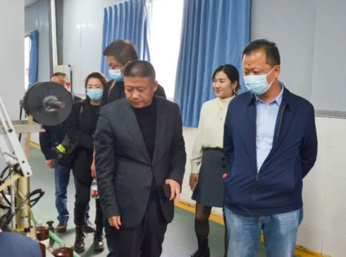 四川全兴酒业领导莅临FH至尊注册玻璃集团交流